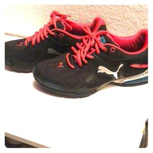 Black and pink pumas